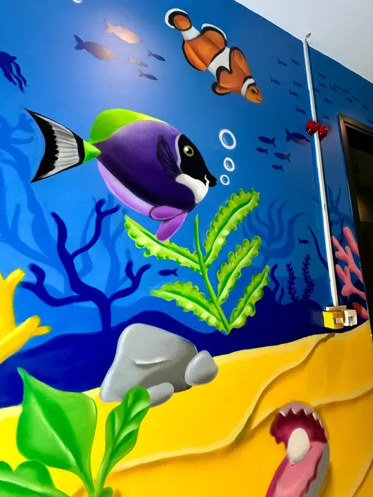 Deniz altı temalı koridor mural